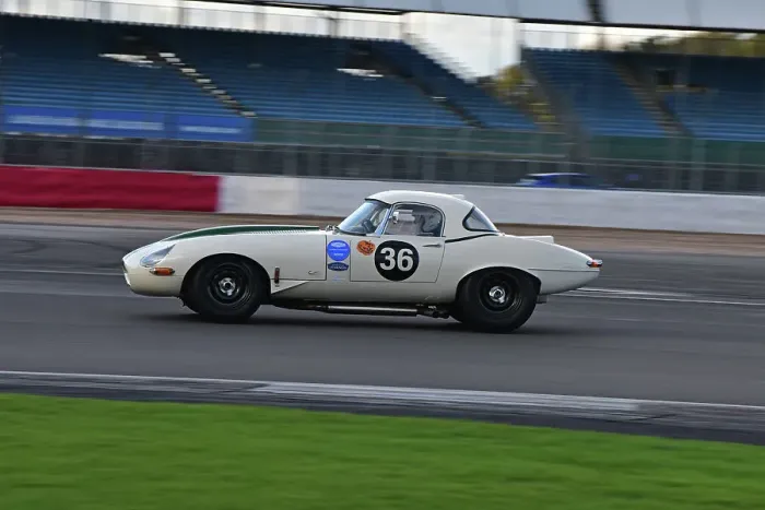 Framed Print : CJ12 4338 Ian Simmonds, Jaguar E-Type