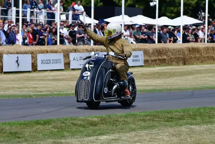Rights Managed : CJ12 9906 Dirk Oehierking, BMW R18, The Crown
