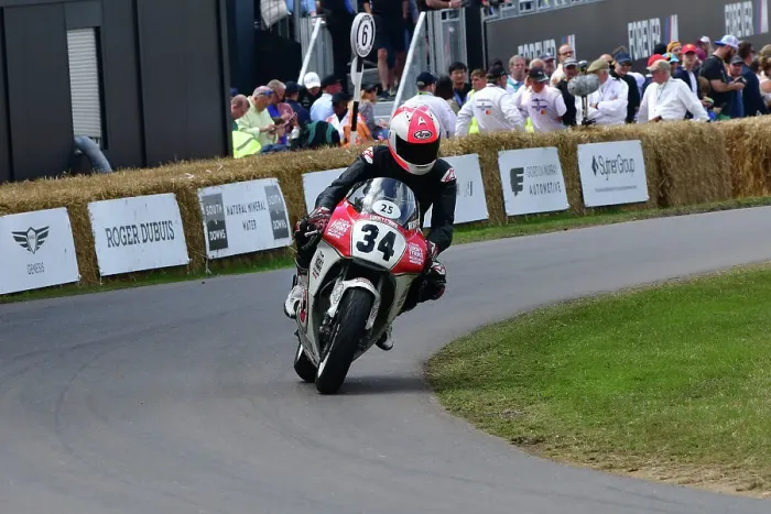 Rights Managed : CJ13 0377 Mat Oxley, Suzuki RGV500 Rights Managed : CJ13 0377 Mat Oxley, Suzuki RGV500