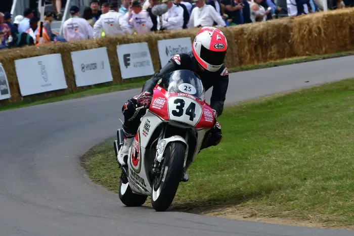 Rights Managed : CJ13 0379 Mat Oxley, Suzuki RGV500 Rights Managed : CJ13 0379 Mat Oxley, Suzuki RGV500