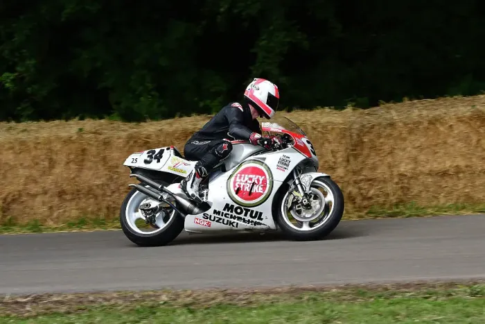 Rights Managed : CJ13 0382 Mat Oxley, Suzuki RGV500 Rights Managed : CJ13 0382 Mat Oxley, Suzuki RGV500