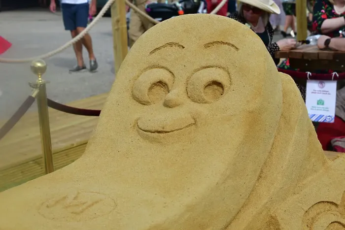 Rights Managed : CJ13 1192 Ice cream sand sculpture