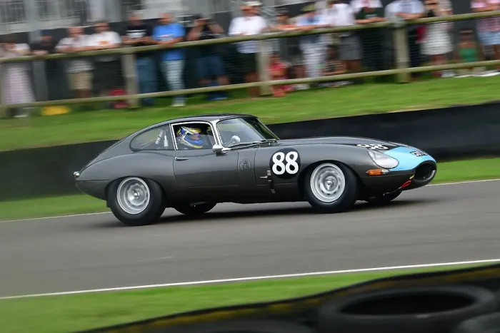 Rights Managed : CJ13 1557 Richard Kent, Nicolas Minassian, Jaguar E-Type FHC Rights Managed : CJ13 1557 Richard Kent, Nicolas Minassian, Jaguar E-Type FHC
