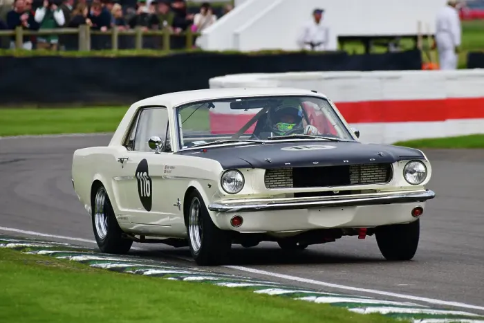Rights Managed : CJ13 5214 Mark Mathieson, Rob Huff, Ford Mustang