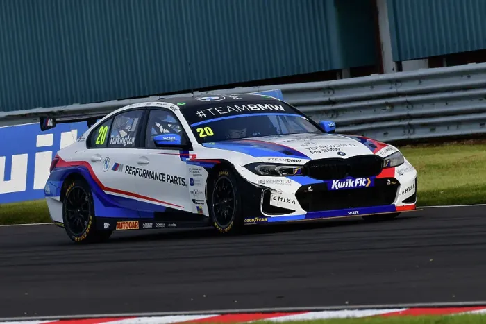 Framed Print : CJ13 8877 Colin Turkington, BMW 330e M Sport, Team BMW Framed Print : CJ13 8877 Colin Turkington, BMW 330e M Sport, Team BMW