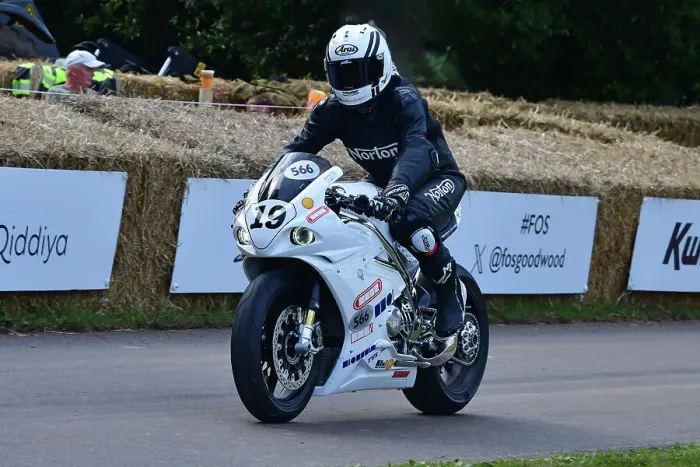 Rights Managed : CJ14 2851 Norton NRS 588, White Charger Rights Managed : CJ14 2851 Norton NRS 588, White Charger