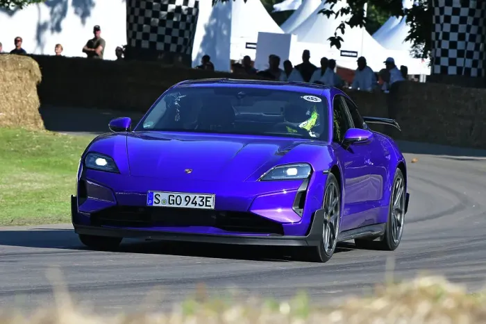 Rights Managed : CJ14 3356 Porsche Taycan Turbo GT