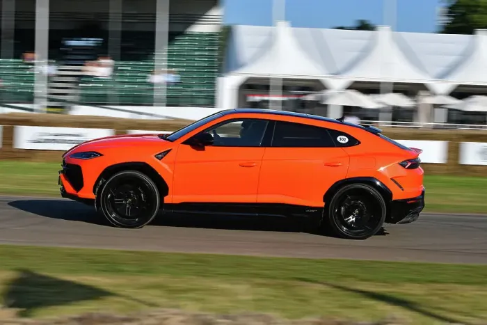 Rights Managed : CJ14 3490 Lamborghini Urus SE Rights Managed : CJ14 3490 Lamborghini Urus SE