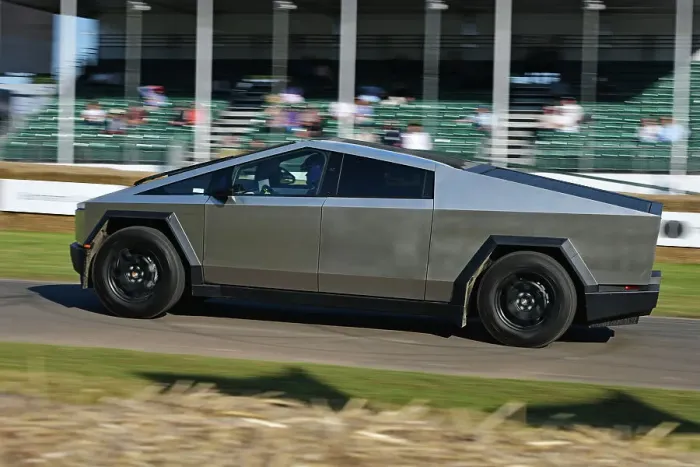 Rights Managed : CJ14 3728 Laurens Keuning, Tesla Cybertruck