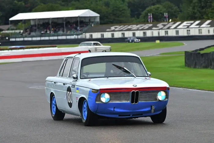 Rights Managed : CJ14 8060 om Sharp BMW 1800 TiSA