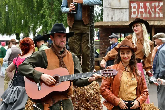 Rights Managed : CJ14 8322 The Wild West comes to Goodwood