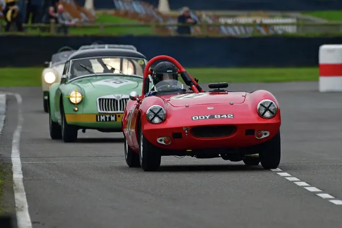 Rights Managed : CJ14 8681 Ding Boston, Elva Courier Rights Managed : CJ14 8681 Ding Boston, Elva Courier