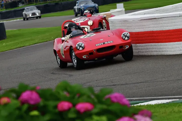 Rights Managed : CJ14 8740 Ding Boston, Elva Courier Rights Managed : CJ14 8740 Ding Boston, Elva Courier
