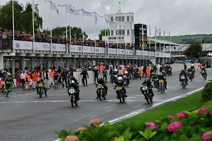Rights Managed : CJ14 9550 Le Mans style start