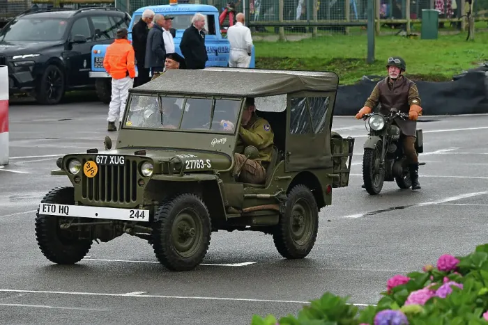 Rights Managed : CJ14 9765 Gordon Stirrat, Hotchkiss-Willys Jeep, Poppy, 677 XUG, USA 27783-S