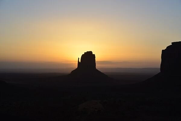 CJ3 3528 Monument Valley sunrise