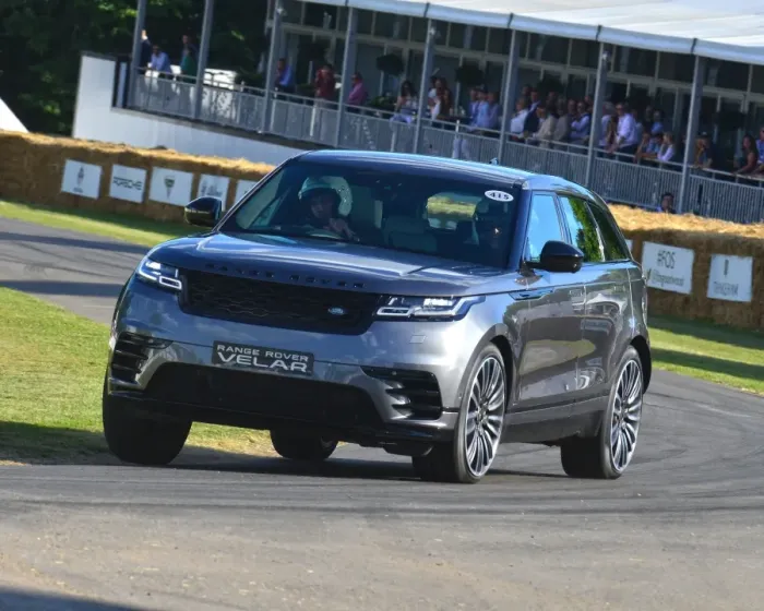 Rights Managed : CJ6 9070 Range Rover, Velar Rights Managed : CJ6 9070 Range Rover, Velar