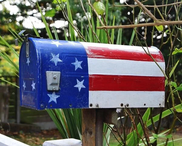 CJ7 0685 Stars and stripes, painted mail box