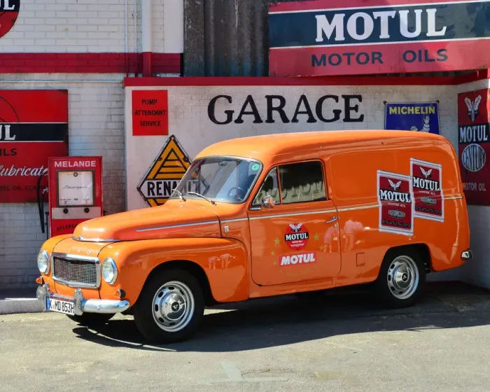 Rights Managed : CJ8 1677 Motul garage Rights Managed : CJ8 1677 Motul garage