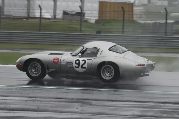 Framed Print : CJ9 3492 Callum Lockie, Julian Thomas, Jaguar E-Type