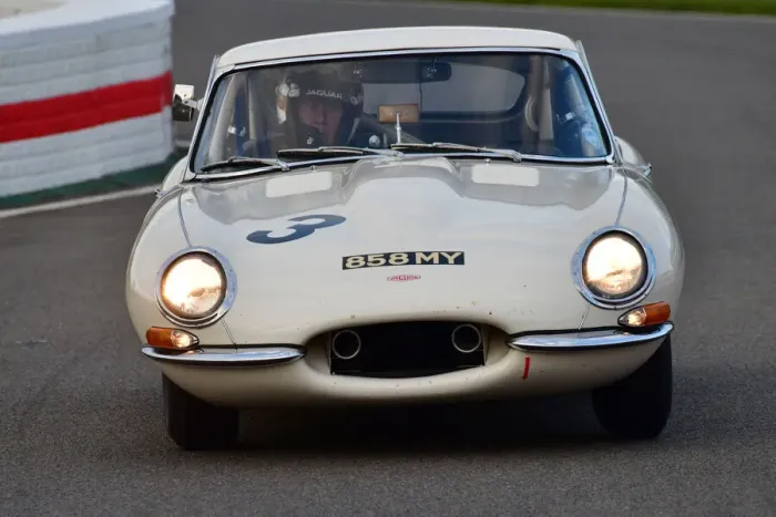 Rights Managed : CJ9 8150 John Joung, Chris Ward, Jaguar E-Type FHC Rights Managed : CJ9 8150 John Joung, Chris Ward, Jaguar E-Type FHC