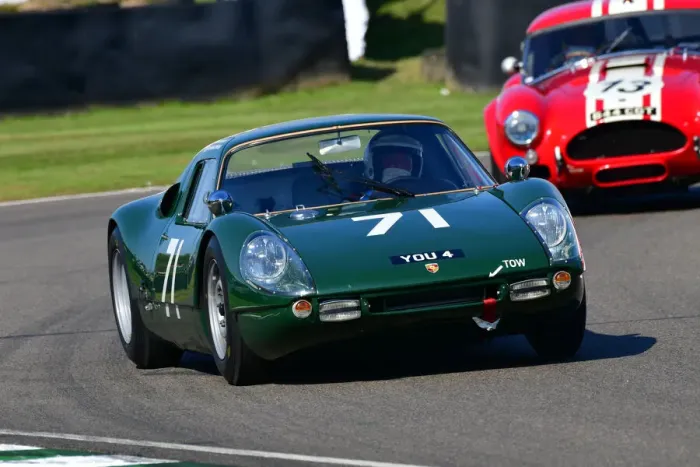 Rights Managed : CJ9 8865 Richard Attwood, Jason Barron, Porsche 904 Carrera GTS