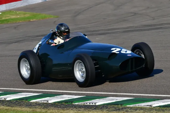 Rights Managed : CJ9 8916 BRM Type 25 Rights Managed : CJ9 8916 BRM Type 25