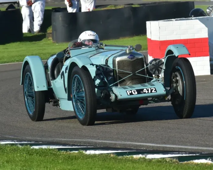 Rights Managed : CM10 6243 Clive Temple, Riley Brooklands, PG 472 Rights Managed : CM10 6243 Clive Temple, Riley Brooklands, PG 472