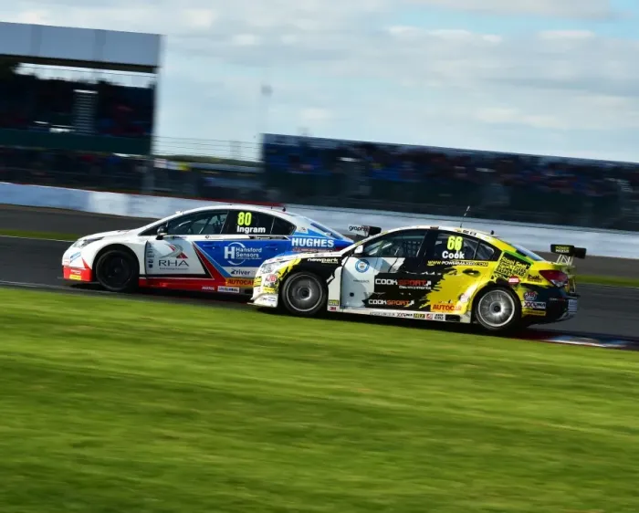 Framed Print : CM11 0179 Tom Ingram, Toyota Avensis, Josh Cook, Chevrolet Cruze Framed Print : CM11 0179 Tom Ingram, Toyota Avensis, Josh Cook, Chevrolet Cruze