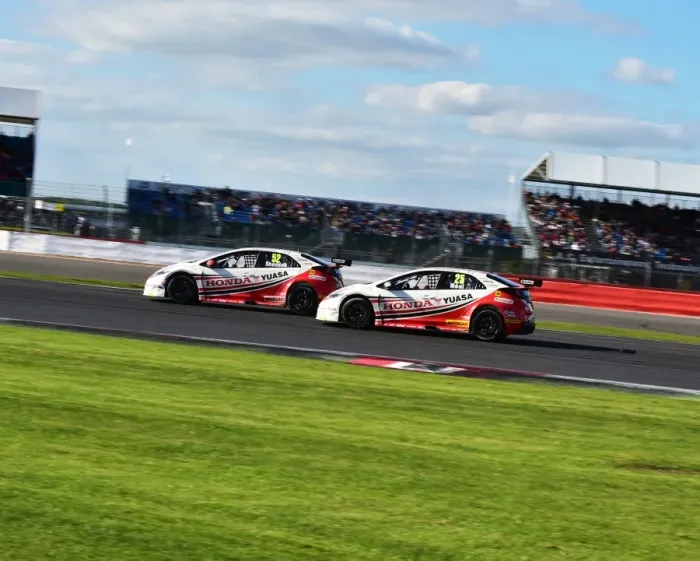 Framed Print : CM11 0242 Gordon Shedden, Honda Civic Type R, Matt Neal, Honda Civic Type R Framed Print : CM11 0242 Gordon Shedden, Honda Civic Type R, Matt Neal, Honda Civic Type R
