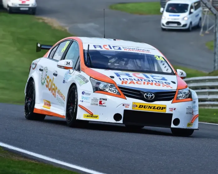 Framed Print : CM11 2322 Tony Gilham, Toyota Avensis Framed Print : CM11 2322 Tony Gilham, Toyota Avensis