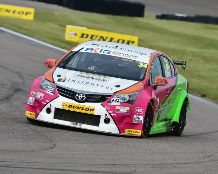 Framed Print : CM15 9605 Tony Gilham, Toyota Avensis Framed Print : CM15 9605 Tony Gilham, Toyota Avensis