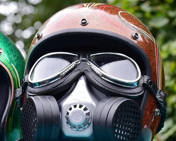 CM16 2037 Helmet, goggles, nitrous mask