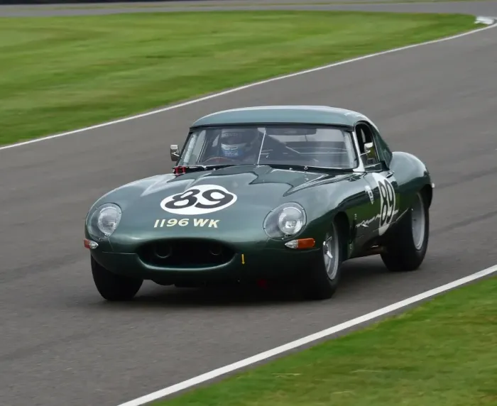 Rights Managed : CM16 2073 Chris Ward, Gordon Shedden, Jaguar E-Type Rights Managed : CM16 2073 Chris Ward, Gordon Shedden, Jaguar E-Type