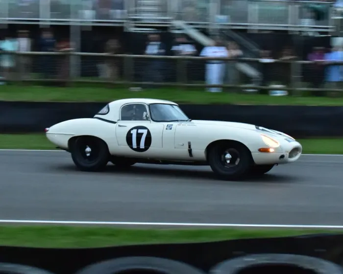 Rights Managed : CM16 2651 Nigel Greensall, Chris Milner, Jaguar E-Type Rights Managed : CM16 2651 Nigel Greensall, Chris Milner, Jaguar E-Type