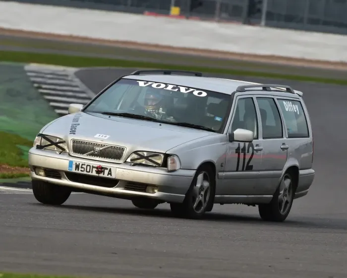 Framed Print : CM17 7131 George Diffey, Volvo V70 Estate Framed Print : CM17 7131 George Diffey, Volvo V70 Estate