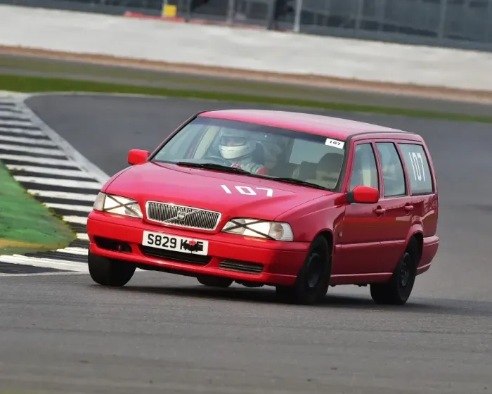 Framed Print : CM17 7136 James Hubbard, Volvo V70 Estate Framed Print : CM17 7136 James Hubbard, Volvo V70 Estate