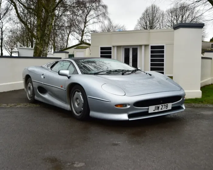 Rights Managed : CM18 0171 Jaguar XJ 220 Rights Managed : CM18 0171 Jaguar XJ 220