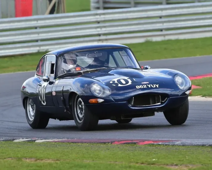 Framed Print : CM18 3736 Jonathan Navon, Jaguar E-Type Framed Print : CM18 3736 Jonathan Navon, Jaguar E-Type