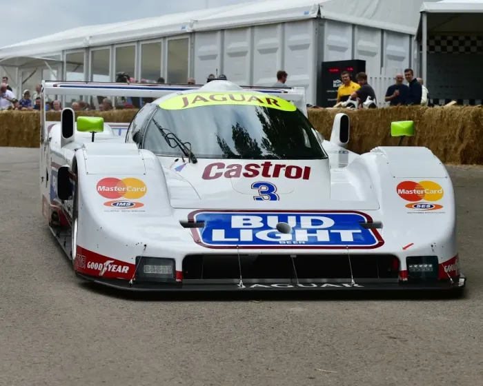 Rights Managed : CM19 8883 Richard Eyre, Jaguar XJR16