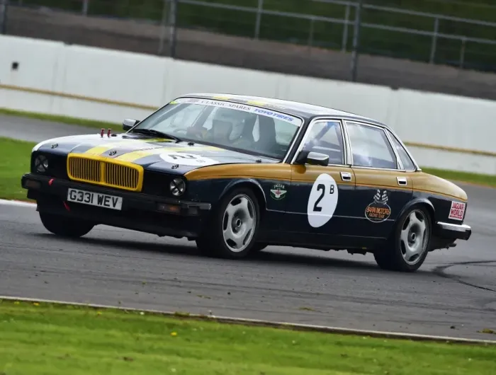 Framed Print : CM2 2575 Howard Kirkham, Jaguar XJ40, G 331 WEV Framed Print : CM2 2575 Howard Kirkham, Jaguar XJ40, G 331 WEV