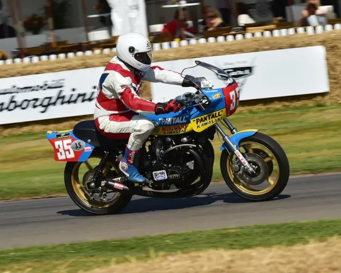 Rights Managed : CM20 0299 Pantall Kawasaki
