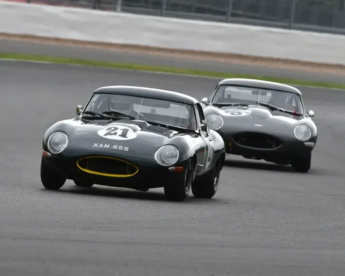 Framed Print : CM20 3586 James Dodd, Graeme Dodd, Jaguar E-Type Framed Print : CM20 3586 James Dodd, Graeme Dodd, Jaguar E-Type