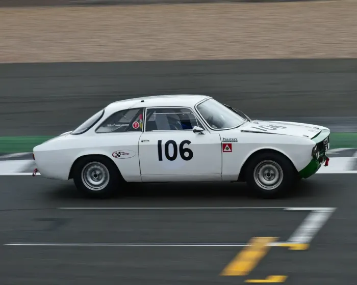 Framed Print : CM20 4040 Paul Chase-Gardener, Bernardo Hartogs, Alfa Romeo Giulia Sprint Framed Print : CM20 4040 Paul Chase-Gardener, Bernardo Hartogs, Alfa Romeo Giulia Sprint