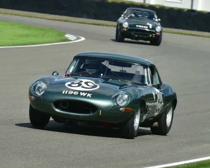 Rights Managed : CM21 2171 Chris Ward, Gordon Shedden, Jaguar E-Type Rights Managed : CM21 2171 Chris Ward, Gordon Shedden, Jaguar E-Type