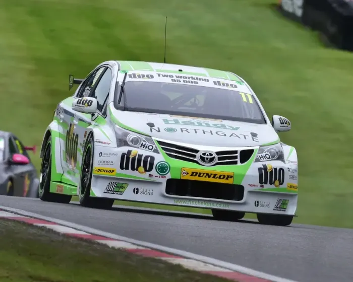 Framed Print : CM21 5153 Rob Austin, Toyota Avensis Framed Print : CM21 5153 Rob Austin, Toyota Avensis