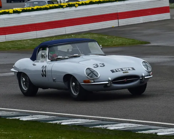 Rights Managed : CM22 6913 Jon Minshaw, Phil Keen, Jaguar E-Type Rights Managed : CM22 6913 Jon Minshaw, Phil Keen, Jaguar E-Type