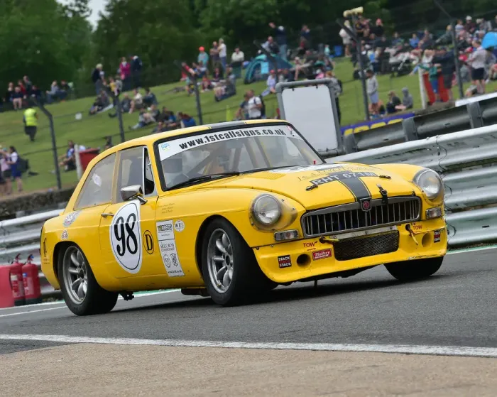 Framed Print : CM23 9386 Jonnie Wheeler, MGB GT V8 Framed Print : CM23 9386 Jonnie Wheeler, MGB GT V8