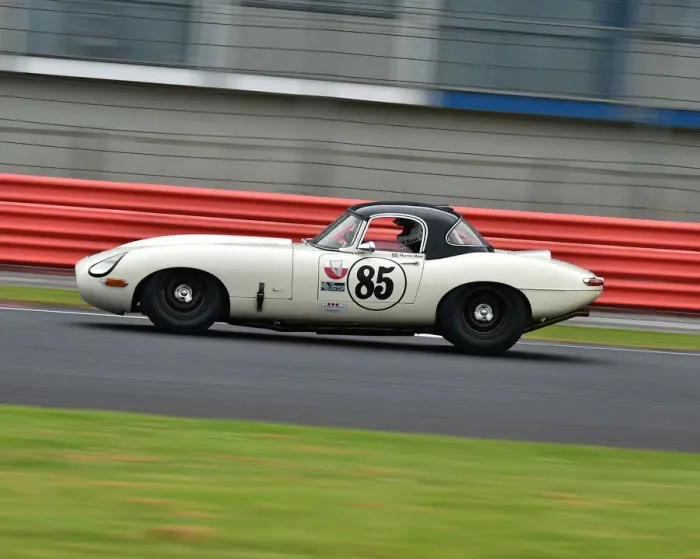 Framed Print : CM24 1079 Martin Hunt, Theo Hunt, Patrick Blakeney-Edwards, Jaguar E-Type Framed Print : CM24 1079 Martin Hunt, Theo Hunt, Patrick Blakeney-Edwards, Jaguar E-Type