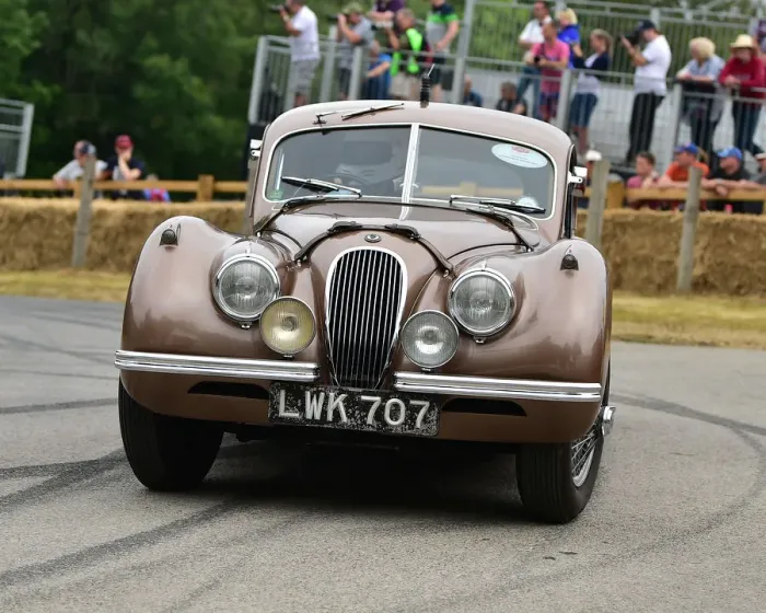 Rights Managed : CM24 6423 Kerry Wilson, Jaguar XK 120, Monthlery fhc Rights Managed : CM24 6423 Kerry Wilson, Jaguar XK 120, Monthlery fhc